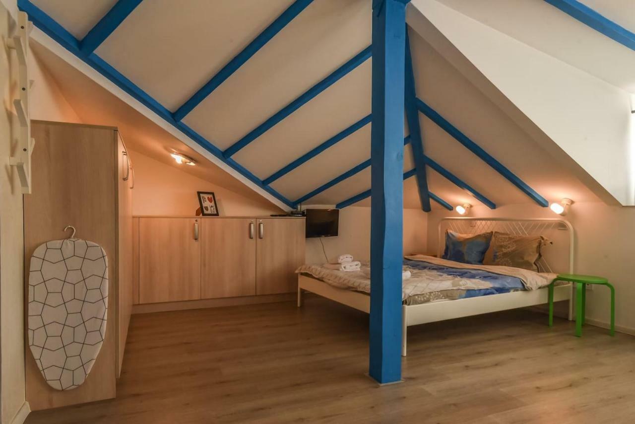 The Ivy House - A Cozy Attic Near The Center By Flat Mаnager Apartment